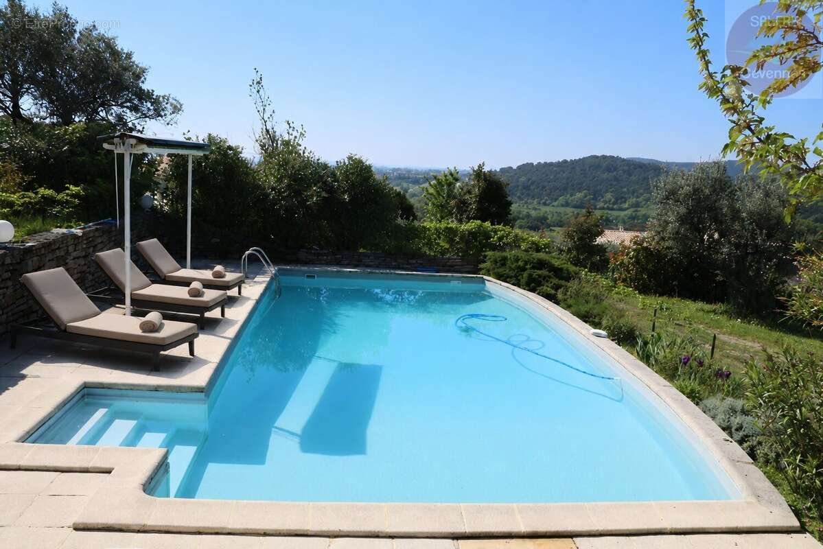 Propriété de 300m² sur son parc arboré de 4678m² avec piscine - photo 3