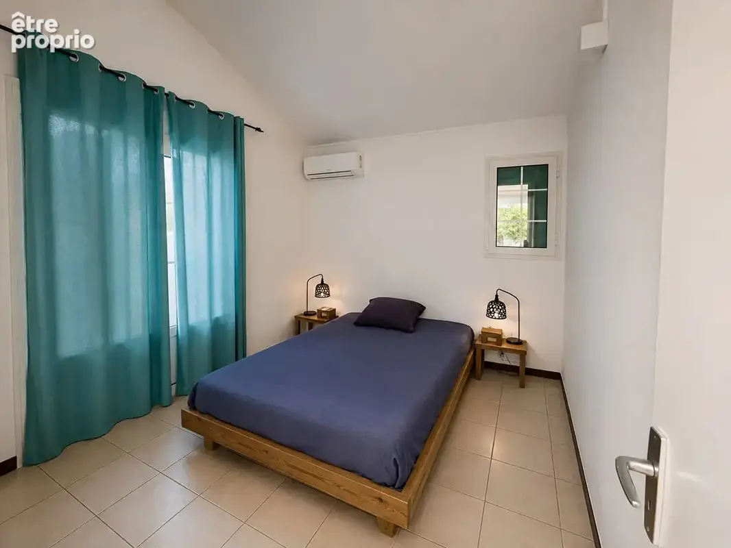 Villa t5 avec piscine et dépendance saint gilles: tout a pieds! - photo 7