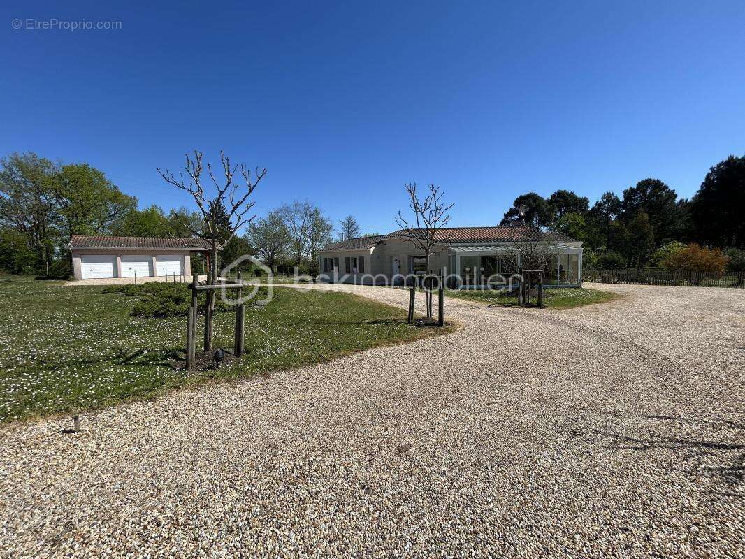 Maison à SAINT-AIGULIN