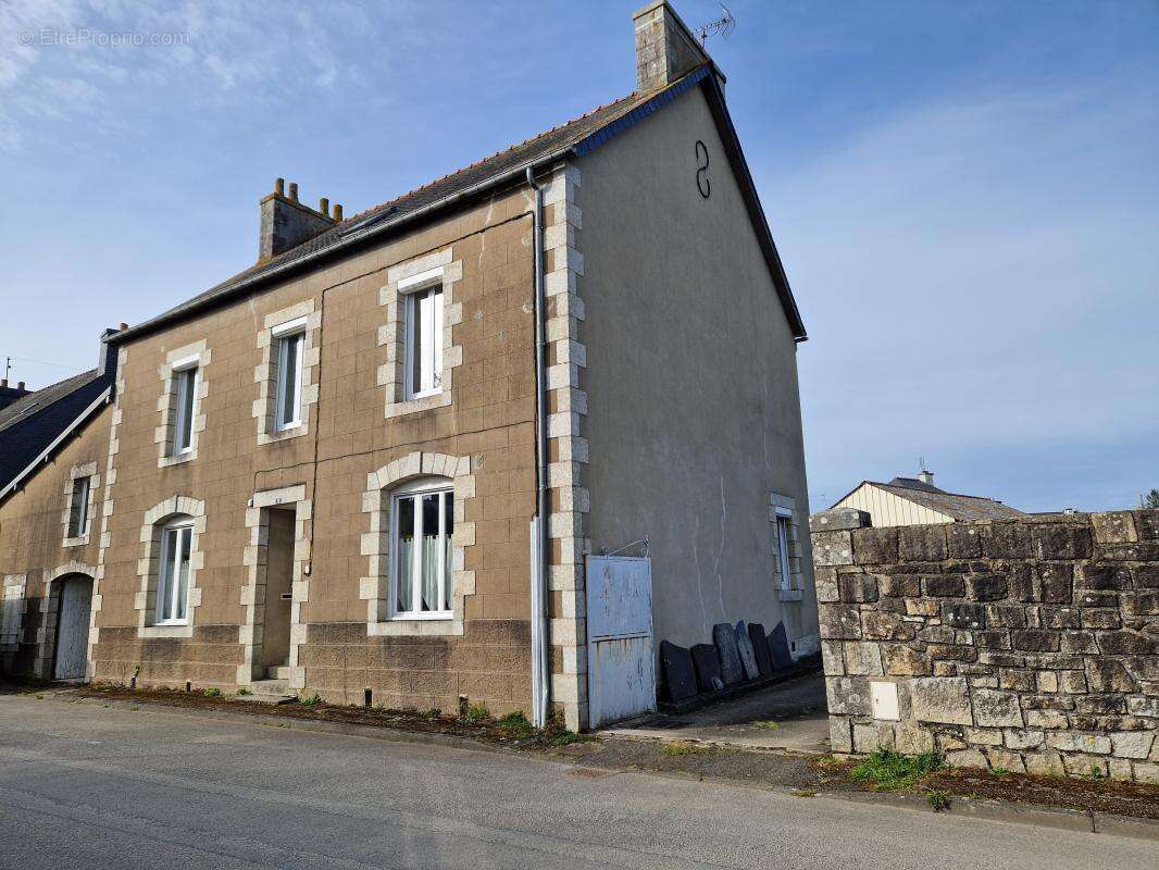 Maison à MAEL-CARHAIX