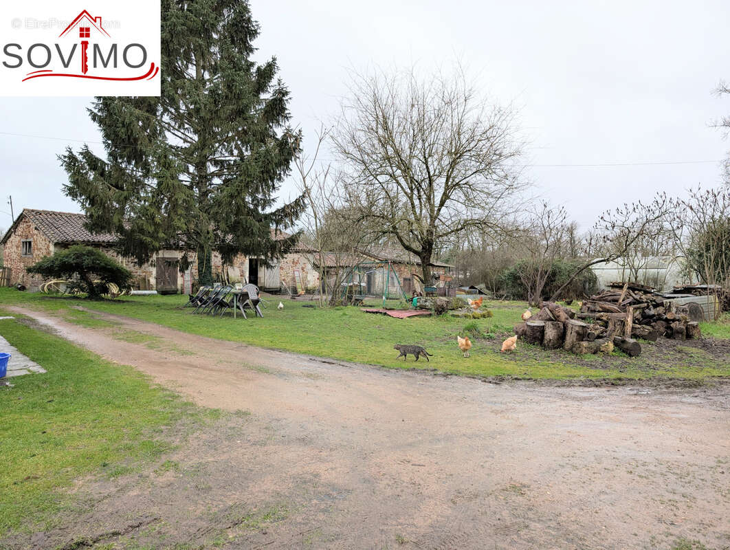 Maison à AVAILLES-LIMOUZINE
