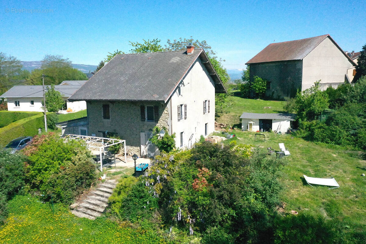 Maison à CHALLONGES