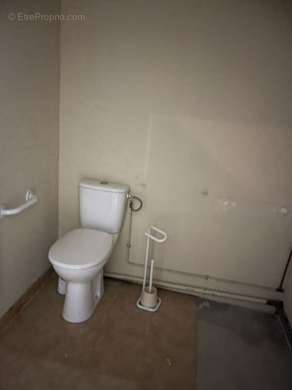 Commerce à MONCE-EN-BELIN