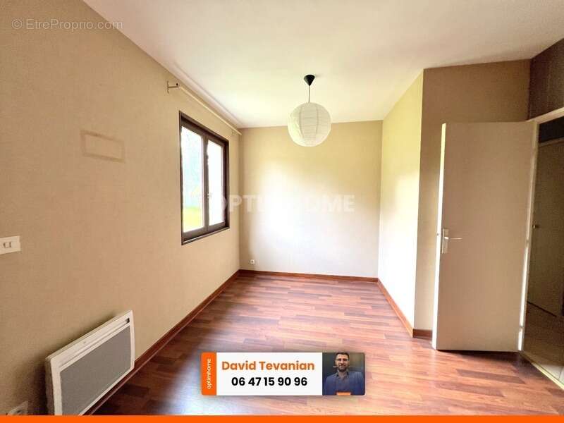 Maison à LA CHAPELLE-MONTMARTIN