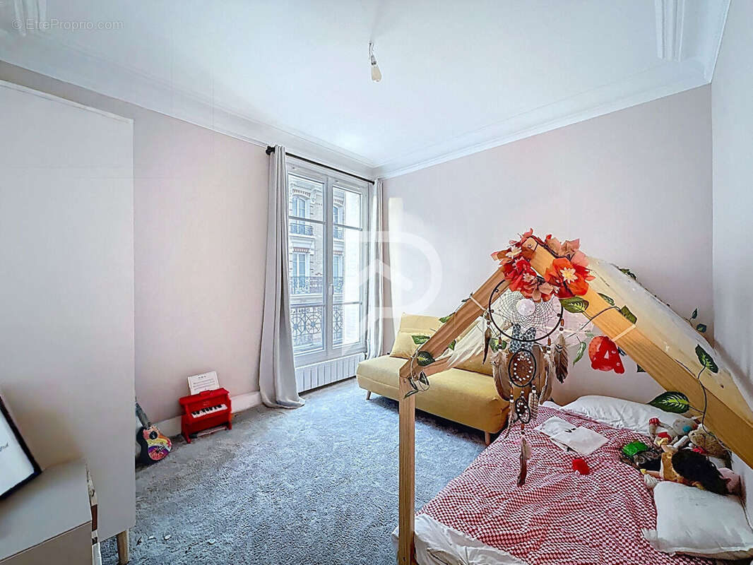 Appartement à COURBEVOIE