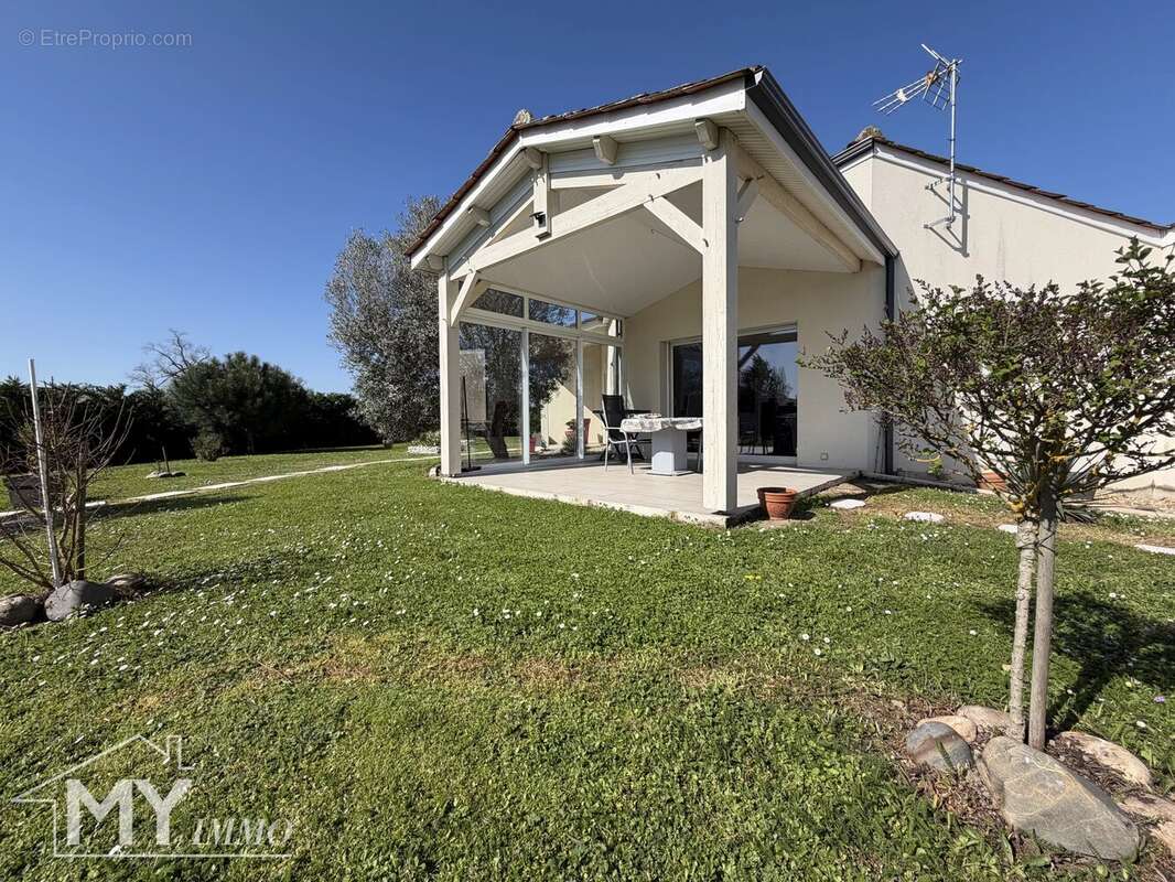 Maison à CAMPS-SUR-L'ISLE