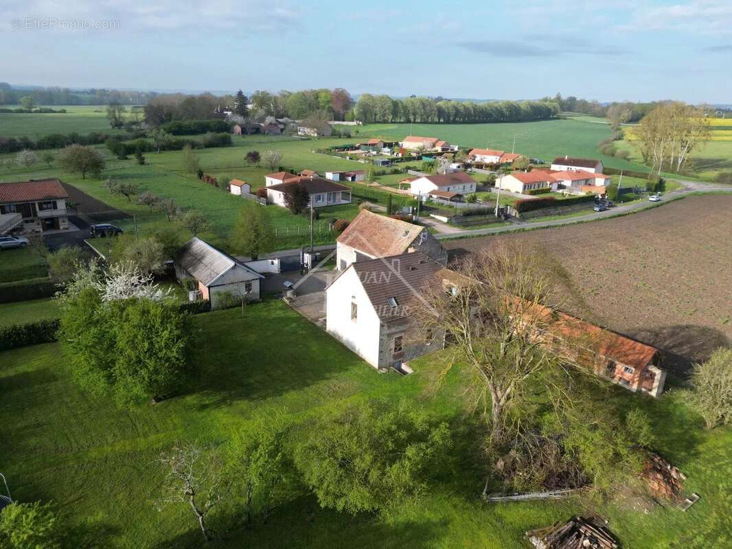 Maison à BROUT-VERNET