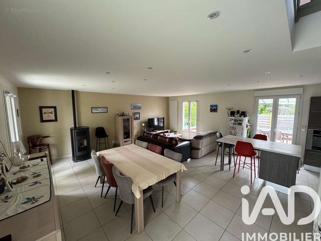 Maison 116 m² à Murs-Erigne  - photo 6