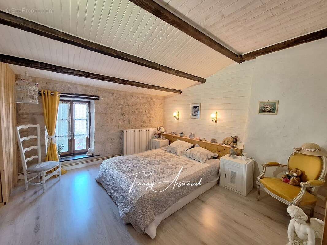 Maison à L'ILE-D'ELLE