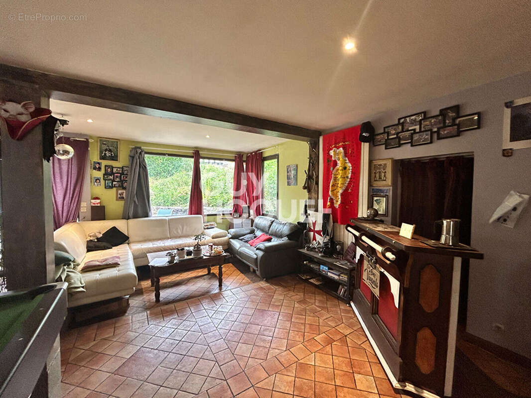 Maison à SAINT-MARTIN-DE-MAILLOC