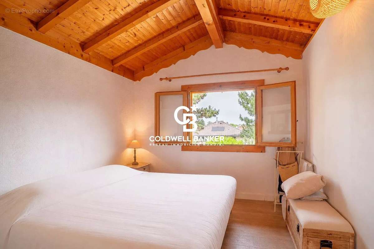 Maison chalet à Vétraz-Monthoux avec piscine chauffée, 5 chambres et jardin arboré - photo 7