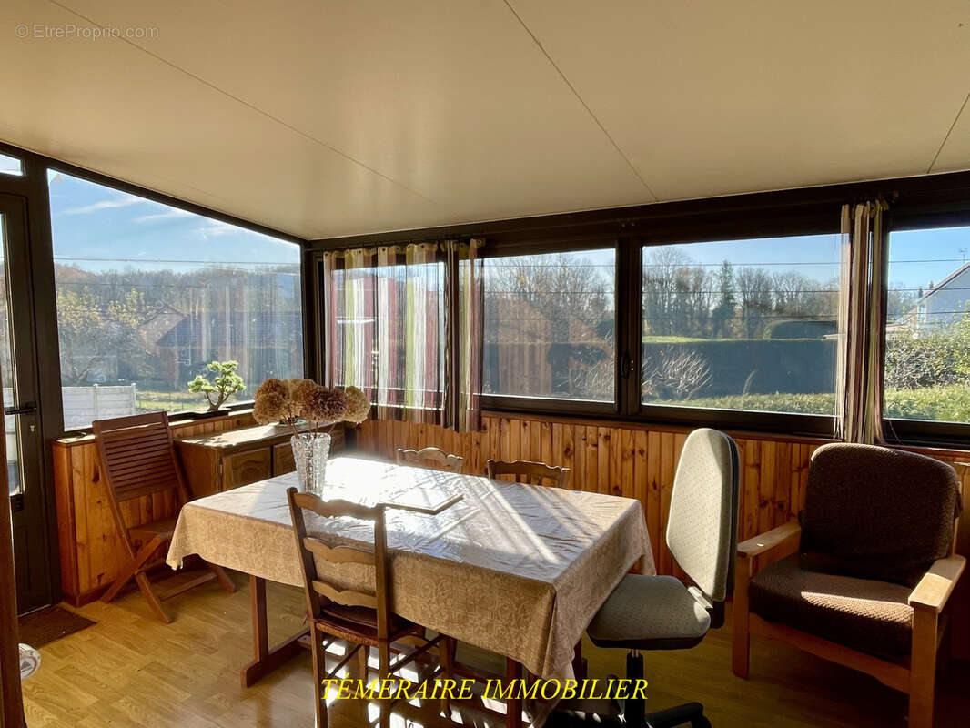 Maison à MONNET-LA-VILLE