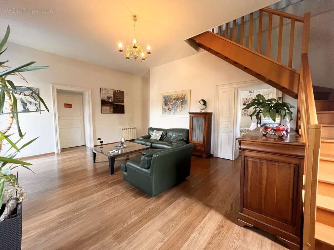 Appartement à CHALLES-LES-EAUX