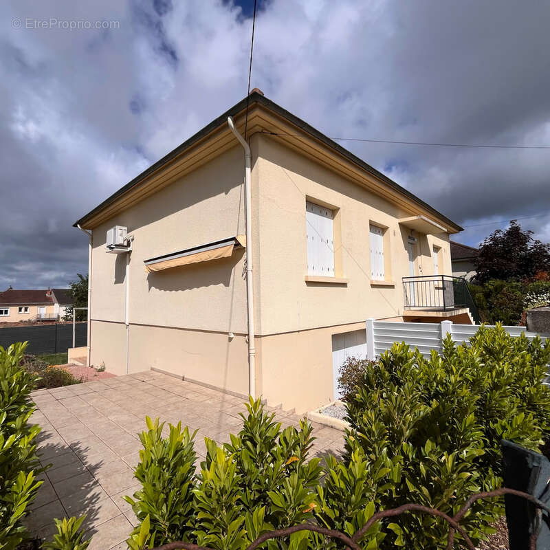 Maison à YZEURE