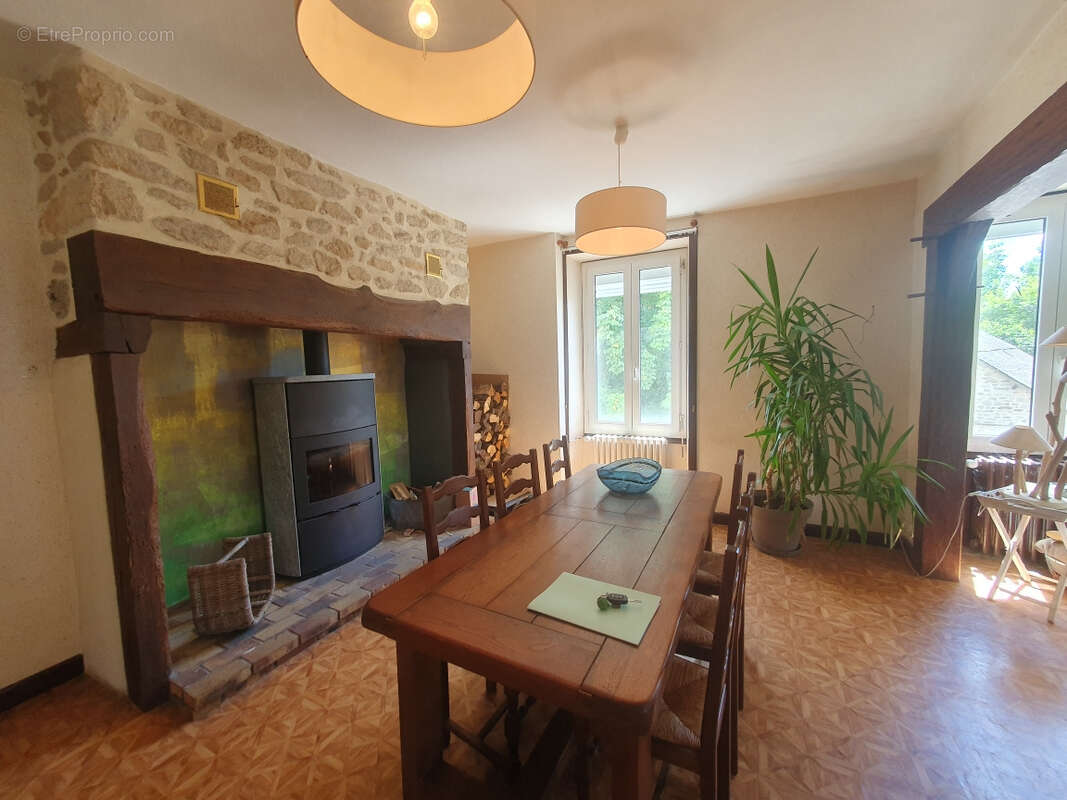 Propriété de caractére,  autrefois hôtel-restaurant bien située, proche village de gimel-les-cascades - photo 3