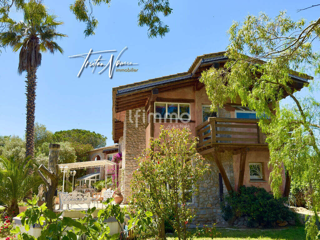 Maison d'exception - 212 m2 en 4 faces - Saint Cyprien Le Golf - photo 4