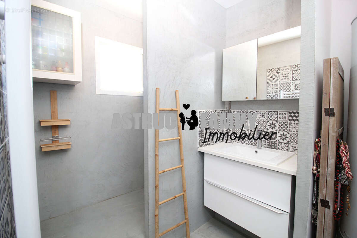 Appartement à SAINT-LAURENT-D'AIGOUZE