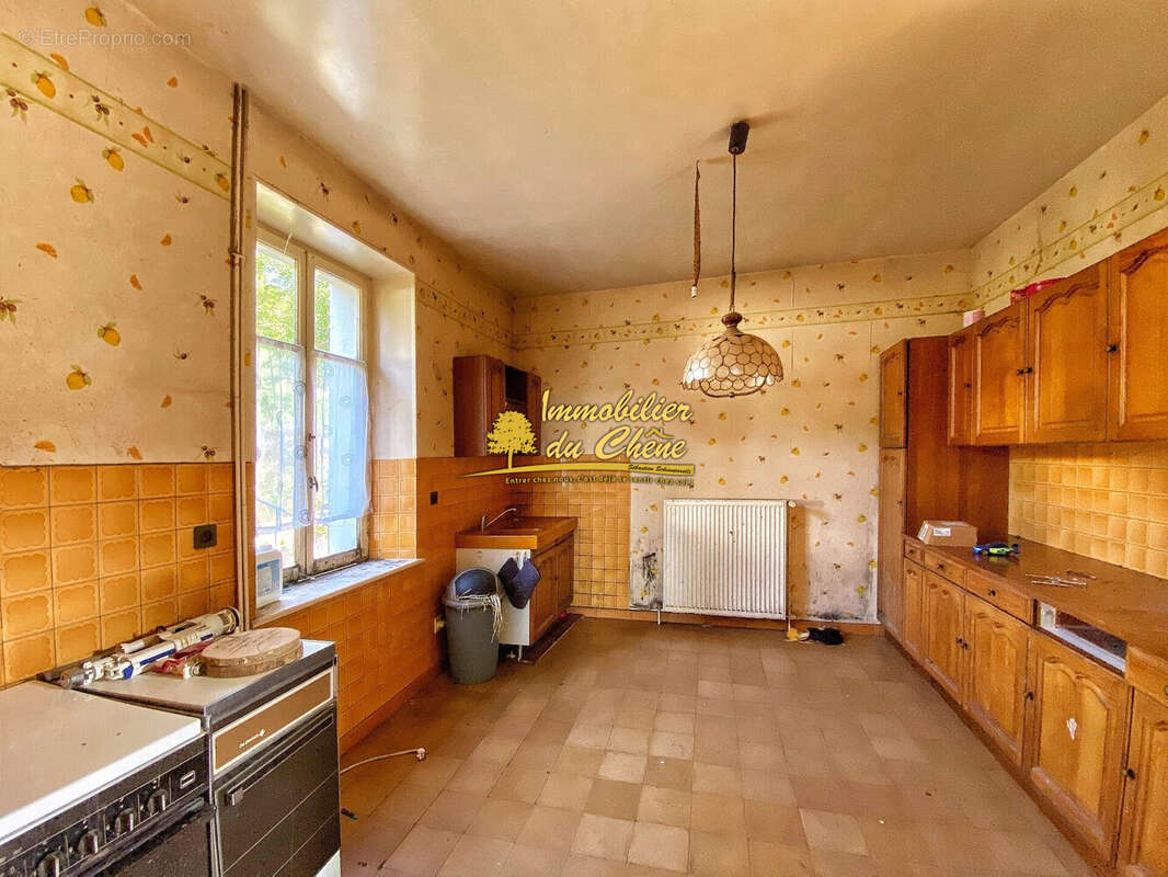 Maison 110 m² à Haut-Du-Them-Chateau-Lambert  - photo 3