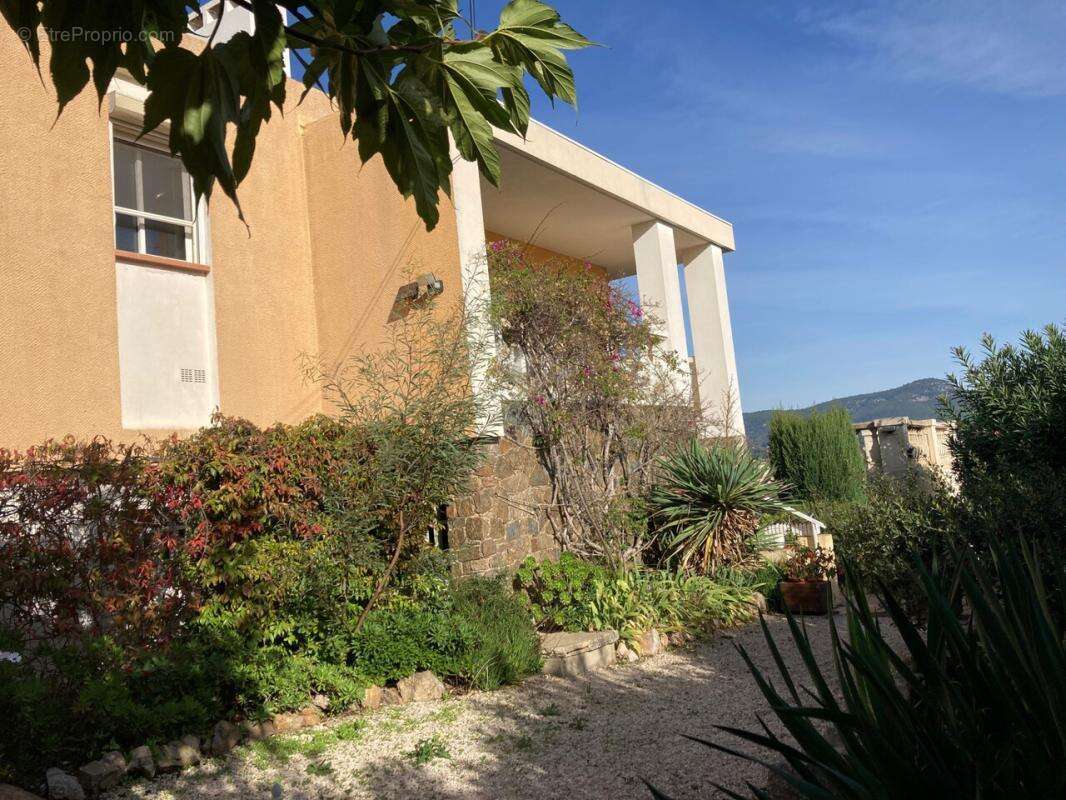 Appartement à SIX-FOURS-LES-PLAGES