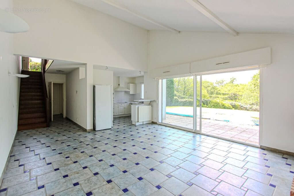 Maison à BASSUSSARRY