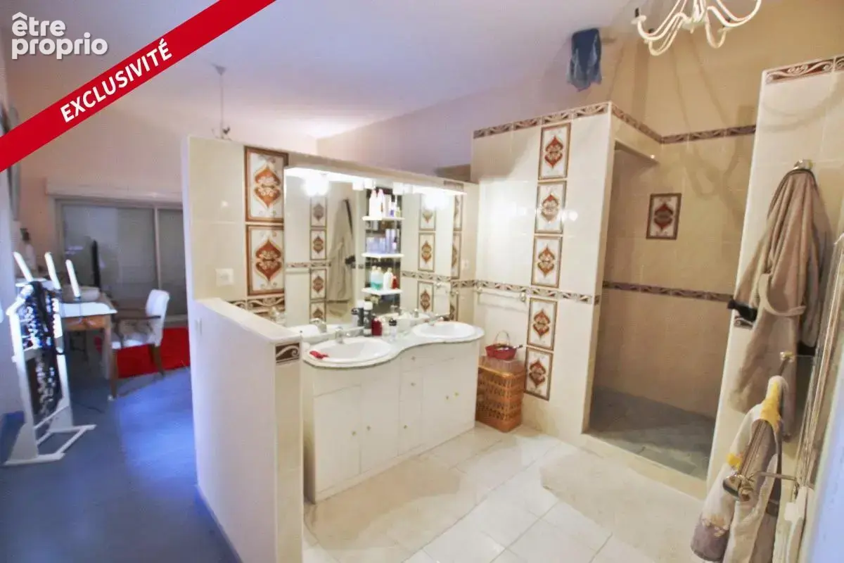 Maison atypique sur un terrain de 2 ha 19a 33ca - photo 8
