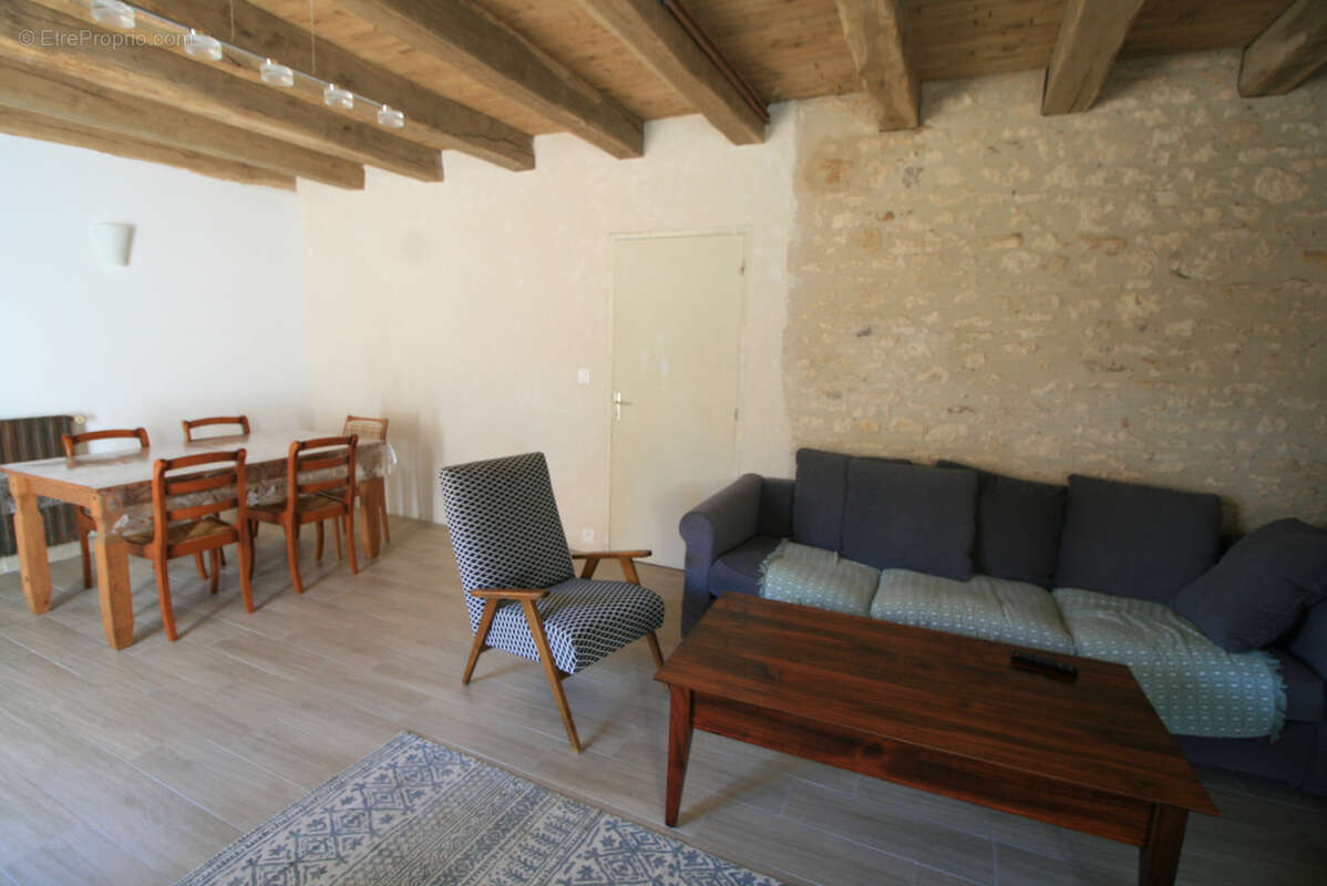 Maison à SAINT-LEON-SUR-VEZERE