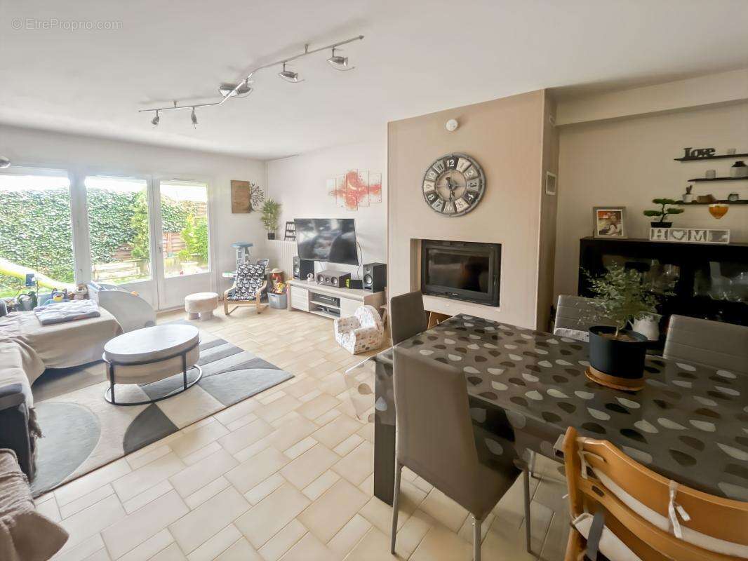 Maison à LA CHAPELLE-SAINT-MESMIN