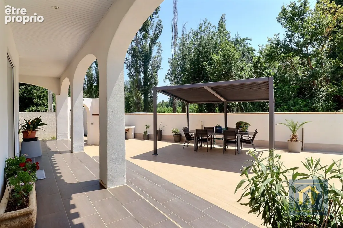 A vendre villa provençale avec garage et dépendance, grand jardin et piscine - photo 5