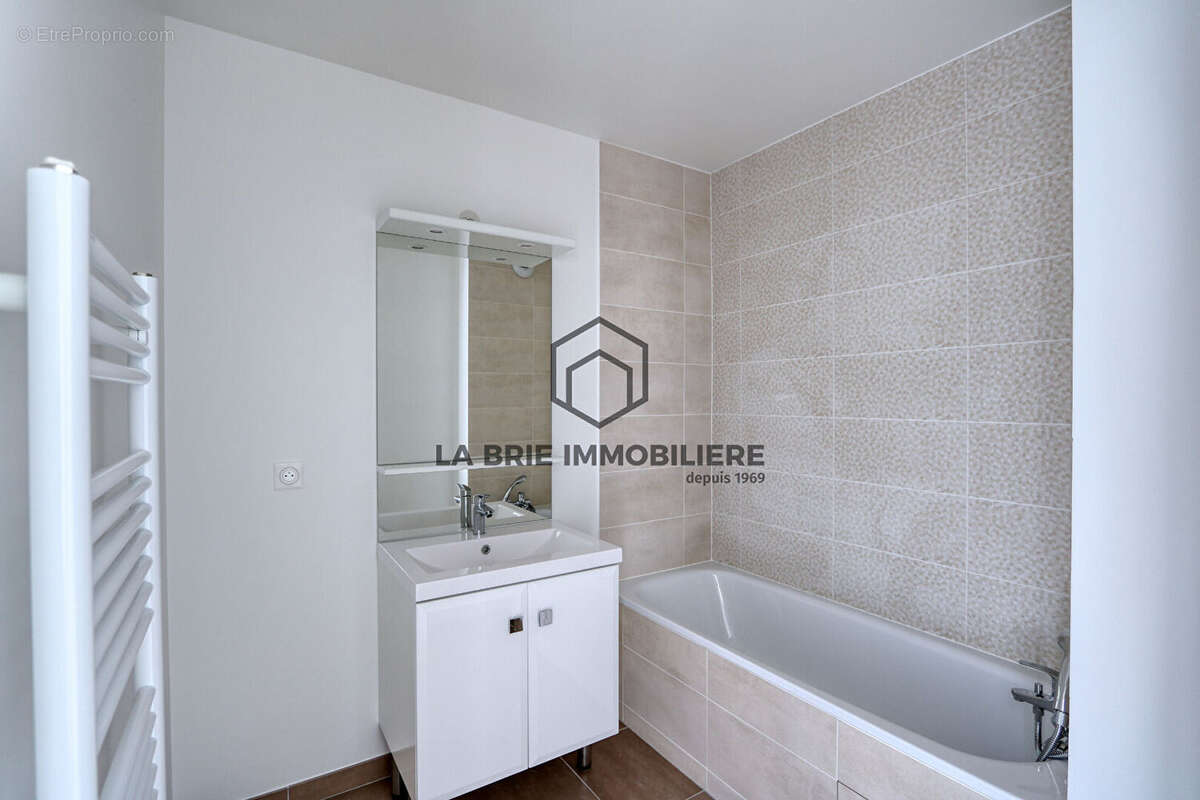 Appartement à EMERAINVILLE