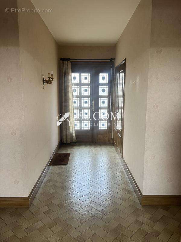 3%. com immobilier à  saint savin - photo 5