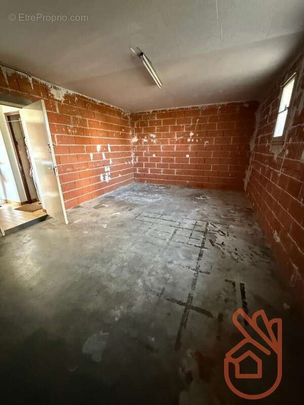 Pavillon de 140 m² divisé en 2 appartements de 2 et 4 pièces avec jardin et garage - photo 12