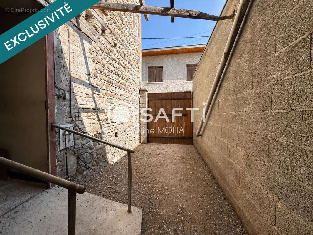 Maison 96 m² à Saint-Etienne-De-Saint-Geoirs  - photo 5