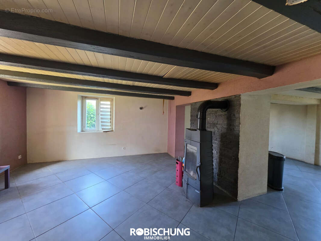TRAUBACH LE BAS : Maison de 187 m2 avec dépendance - photo 3