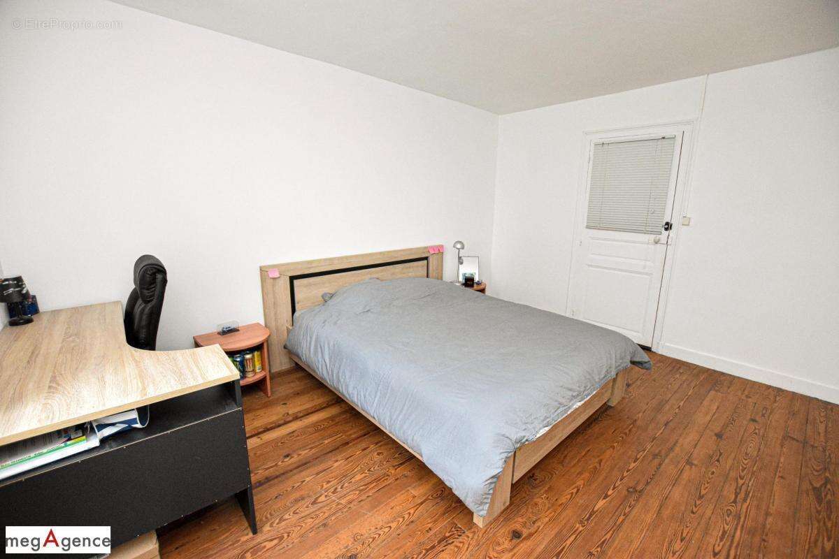 Maison à SAINT-JEAN-DE-LA-MOTTE