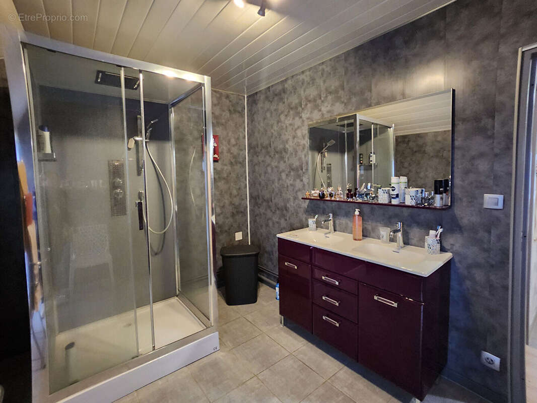 Maison à CREVECOEUR-LE-GRAND