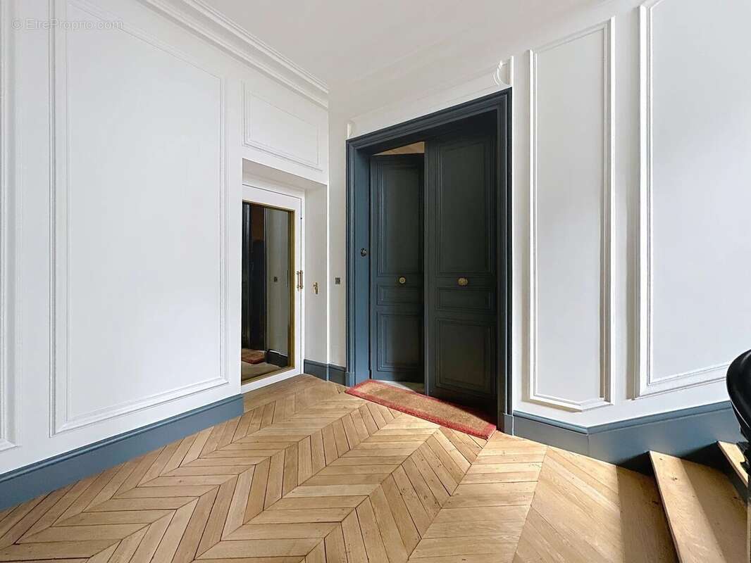 Appartement à PARIS-8E