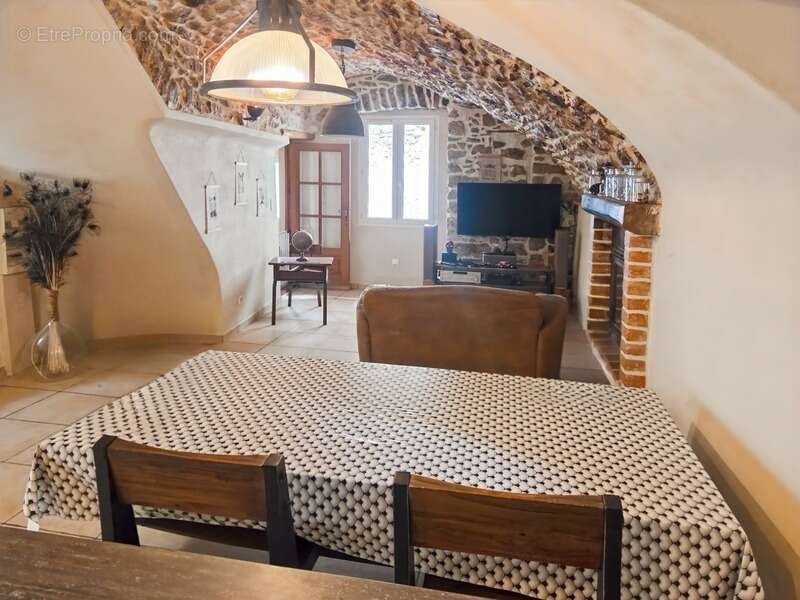 Maison à LAVAL-PRADEL