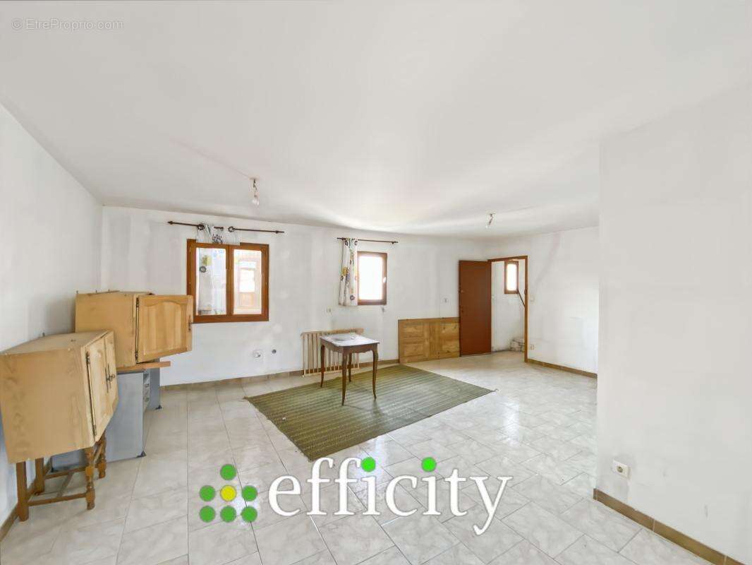 Appartement 350 m² à Ales  - photo 6