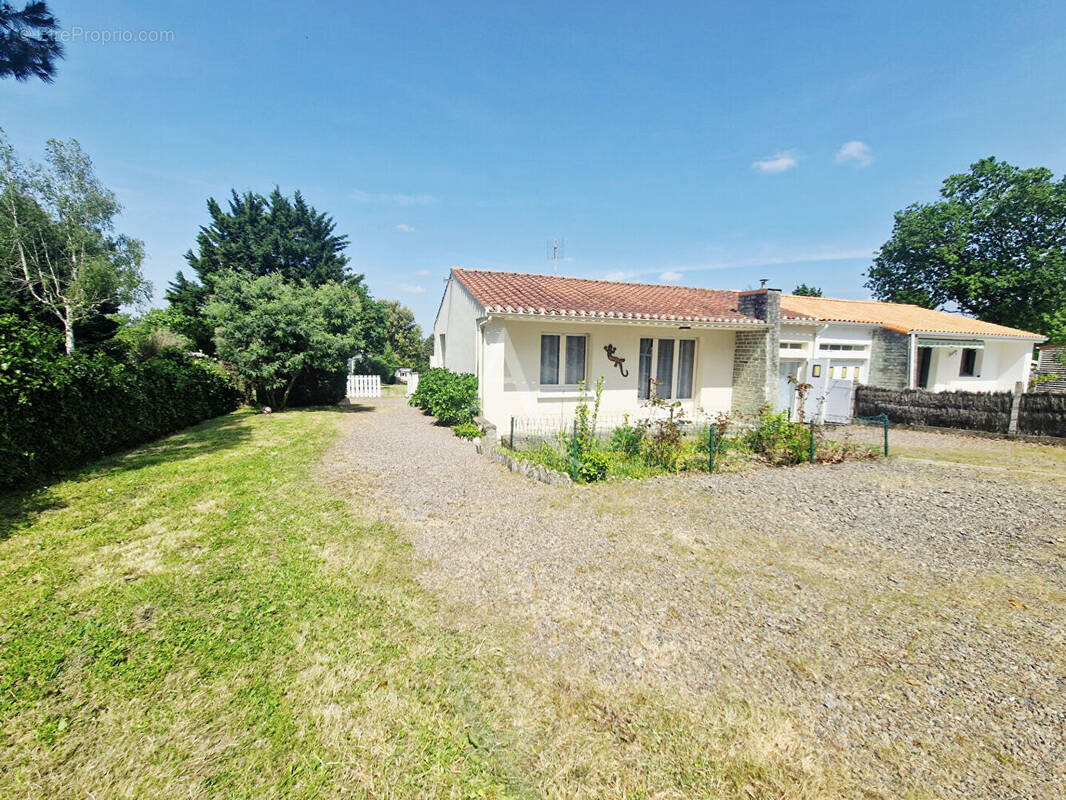 Maison à LA CHAIZE-GIRAUD