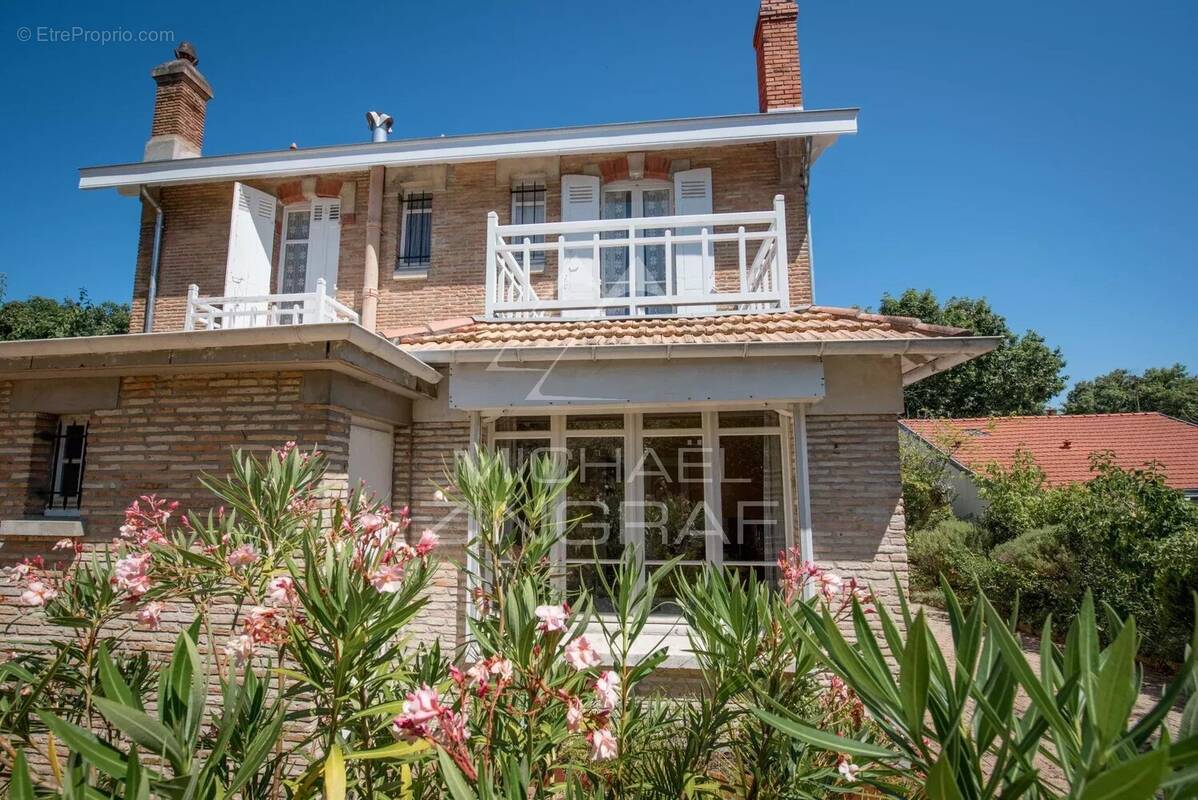 Michael Zingraf Bassin d’Arcachon présente : une maison de caractère au cœur de la Ville d’Hiver - photo 4