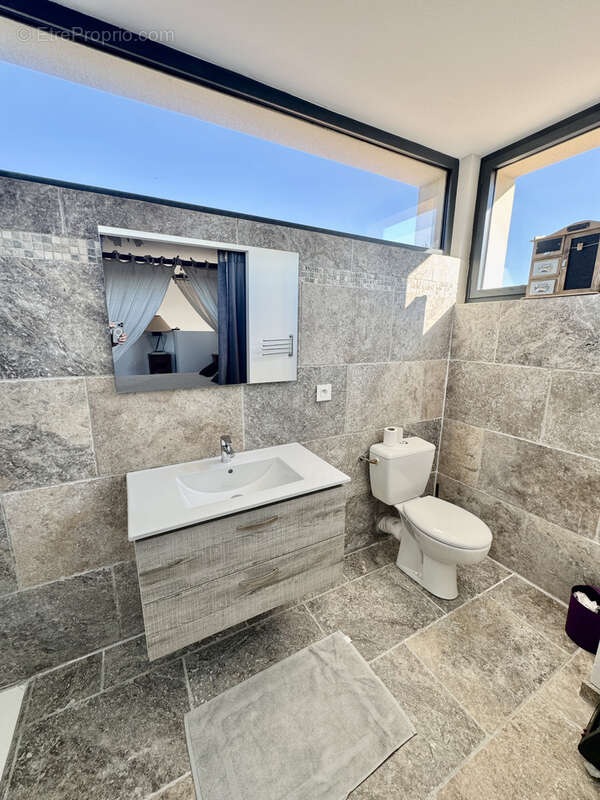 Maison à SAINTE-CECILE-LES-VIGNES