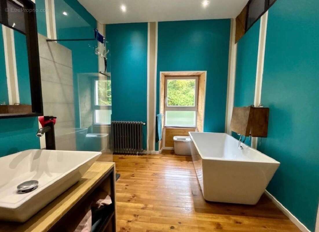 Maison 135 m² à Saint-Floret  - photo 4