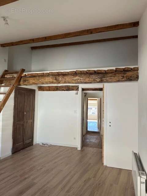 Appartement à COTIGNAC