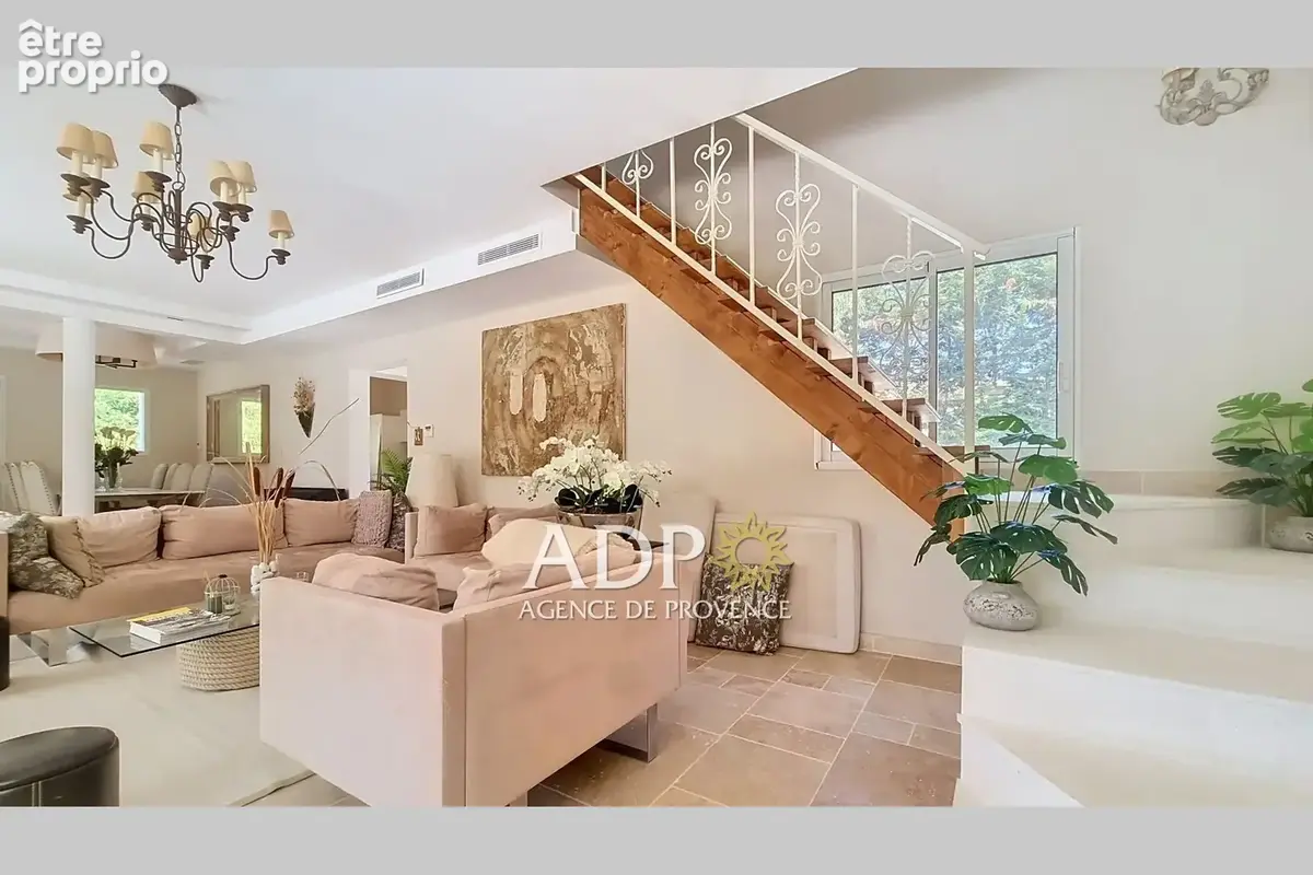 Maison 136 m² à Saint-Cezaire-Sur-Siagne  - photo 9