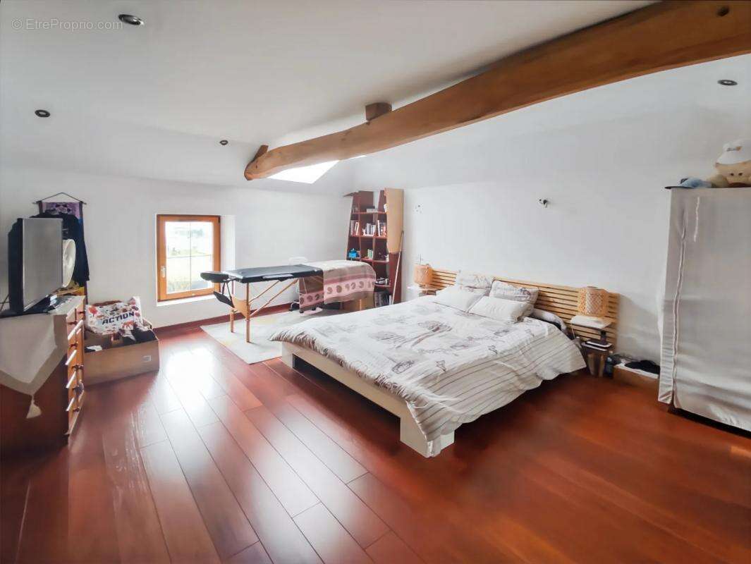 Maison à MONTREVAULT