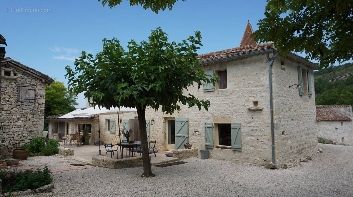 Maison à CASTELNAU-MONTRATIER