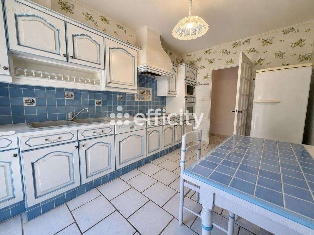 Maison 182 m² à Gignac-La-Nerthe  - photo 15