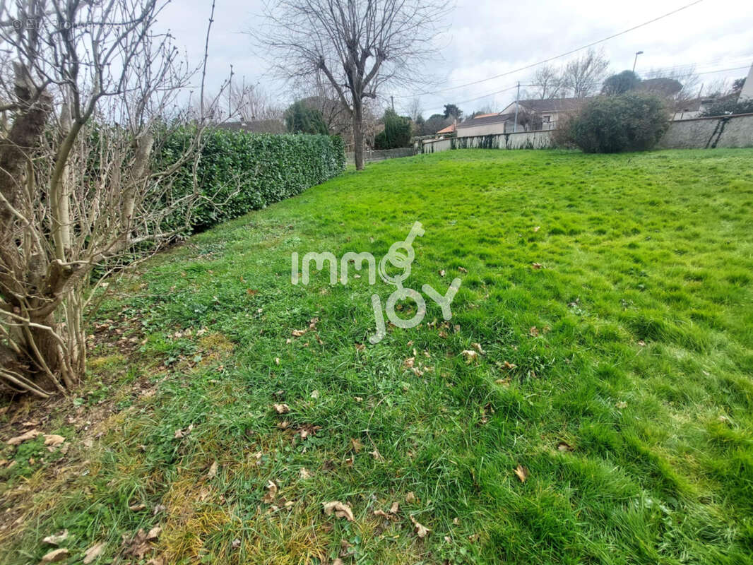 Terrain à LABARTHE-SUR-LEZE