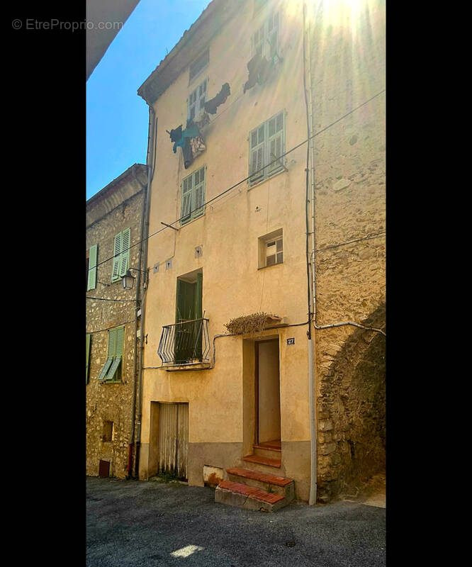 Appartement à L'ESCARENE