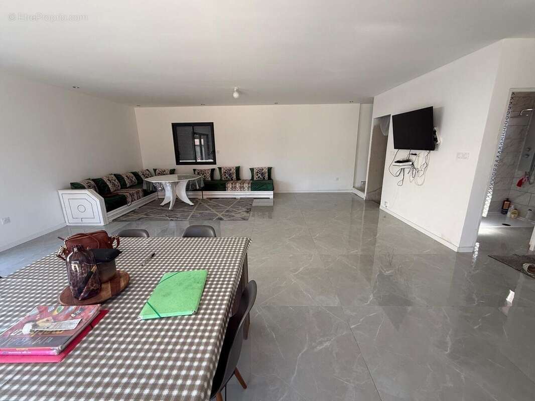 Maison à LEZIGNAN-CORBIERES